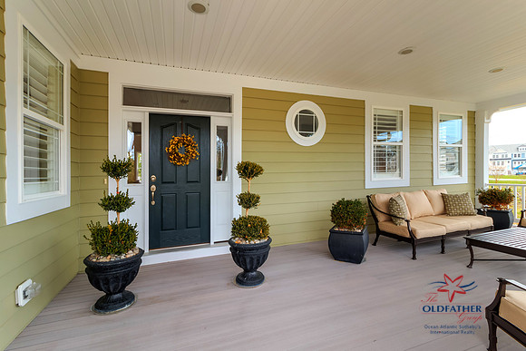 Quarter Deck Ln