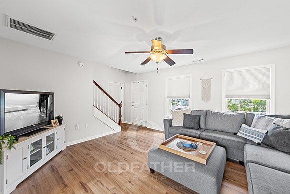 12-505 holly interior-12