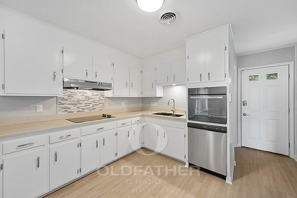 10-4290 S State St-15