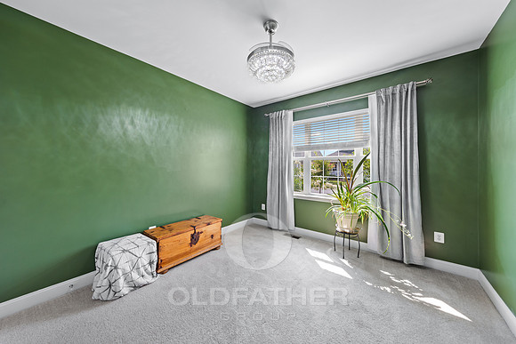 25-27519 BELMONT BLVD-25