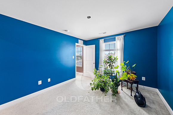 40-27519 BELMONT BLVD-40