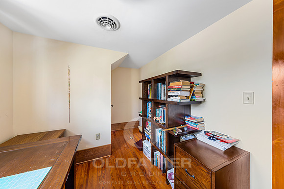 33-223 RODNEY ST-28