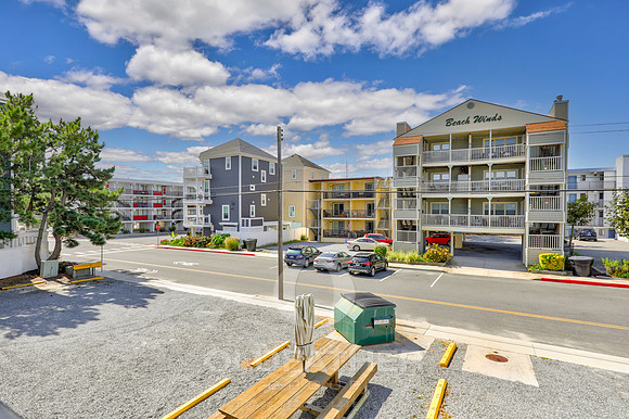 24-12404 ASSAWOMAN DR UNIT #204-24