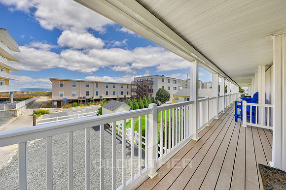 28-12404 ASSAWOMAN DR UNIT #204-28