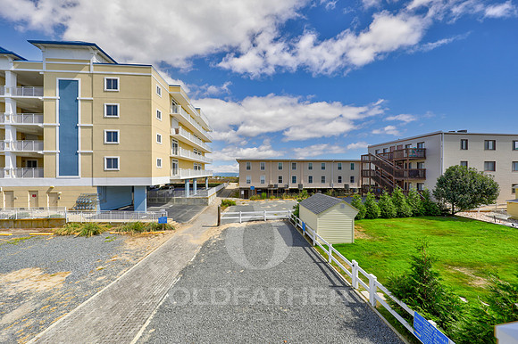 29-12404 ASSAWOMAN DR UNIT #204-29