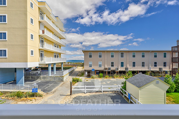 30-12404 ASSAWOMAN DR UNIT #204-30