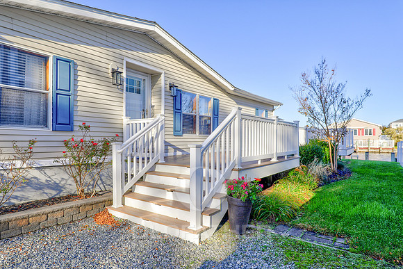 06-38785 ROOSEVELT AVE-6