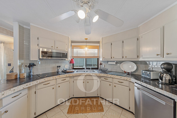 08-38785 ROOSEVELT AVE-8