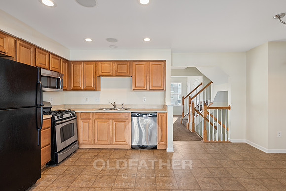 08-27567 MAYFIELD RD-8