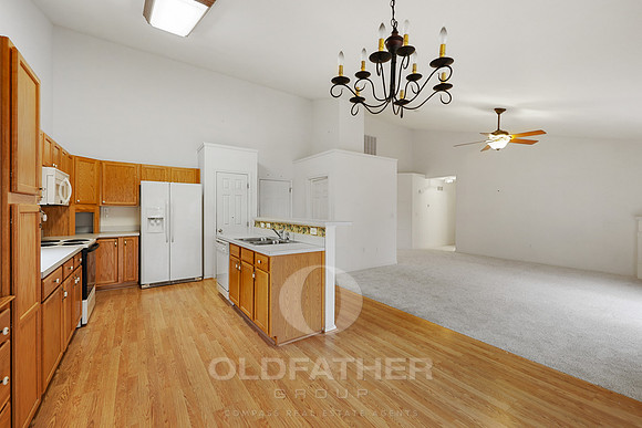 11-33735 N HERON DR-11