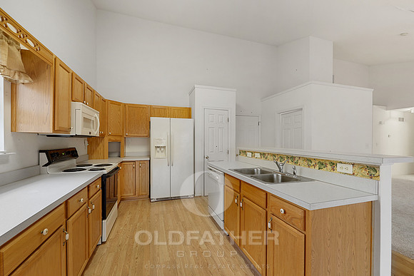 12-33735 N HERON DR-12