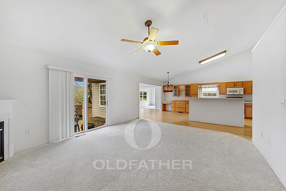 18-33735 N HERON DR-18