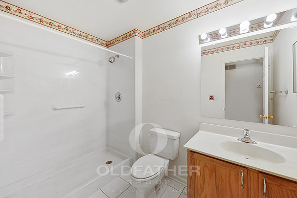 19-33735 N HERON DR-19
