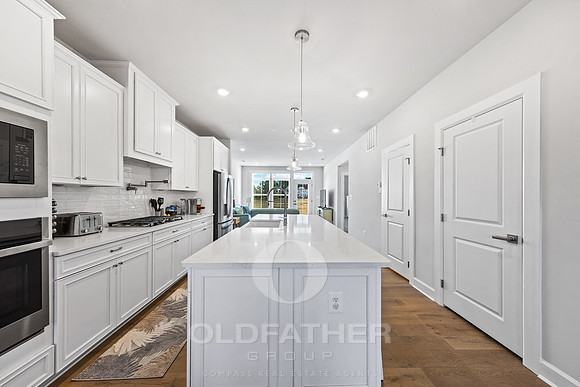 04-216 RED CEDAR DR-8
